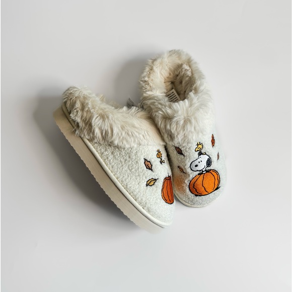 American Eagle AE Fall Peanuts Slippers Halloween Pumpkin 6W - New - Fast Ship - Picture 1 of 5